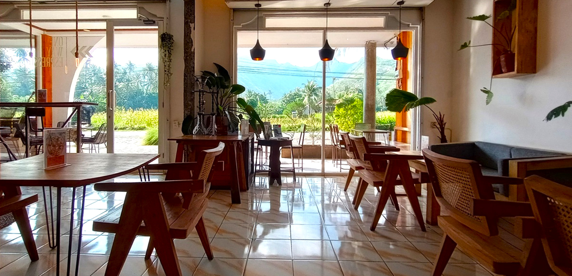 【アメッド】バリ島の大自然を感じる、おしゃれ隠れ家カフェ2選