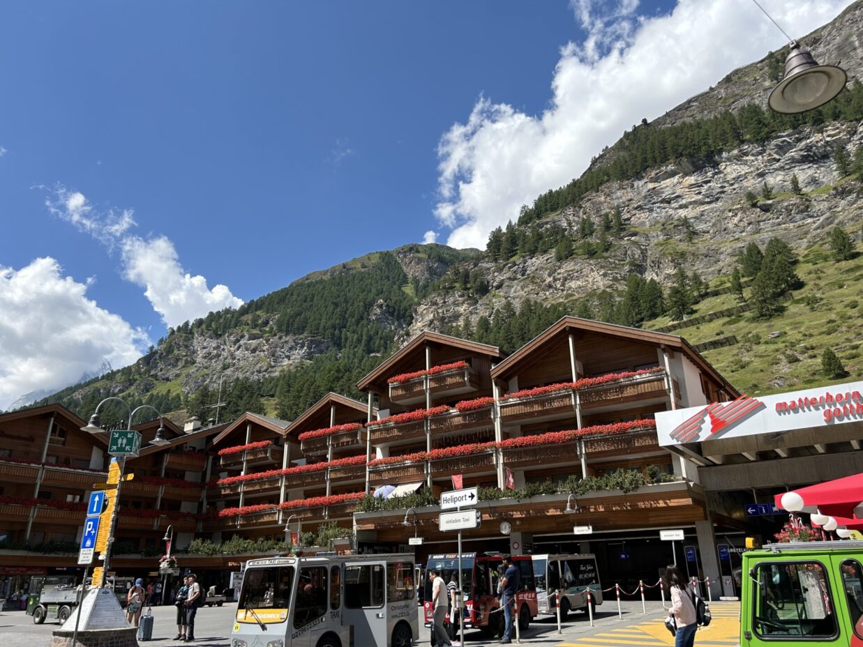 【スイス・ツェルマット】車では辿り着けない絶景山岳リゾート