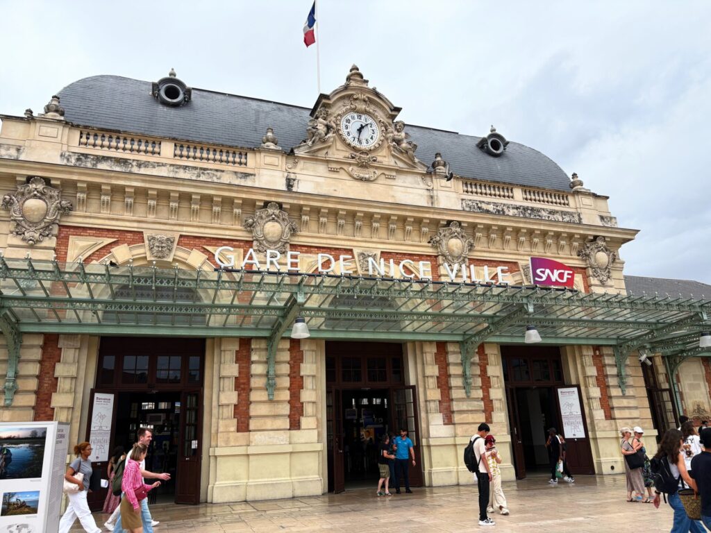 ニースの交通の中心となるニース・ヴィル駅