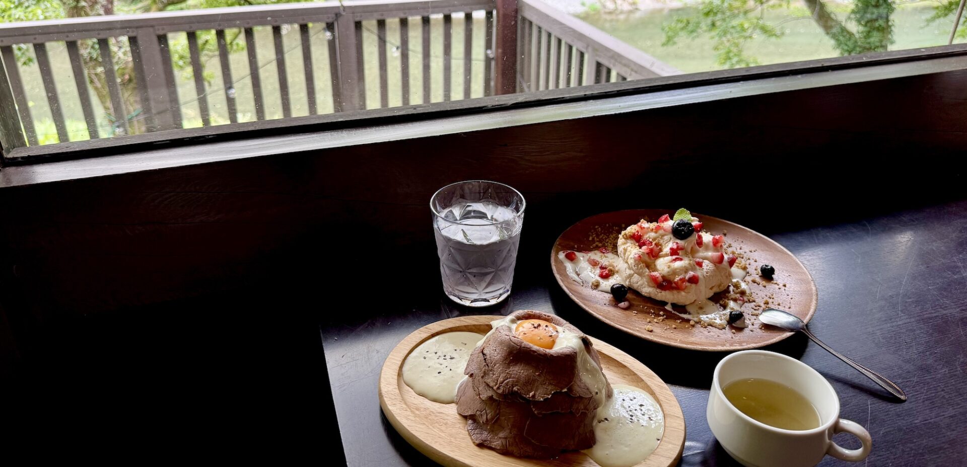 木漏れ日と川のせせらぎで涼む東京カフェ【奥多摩リバーサイドカフェawa】