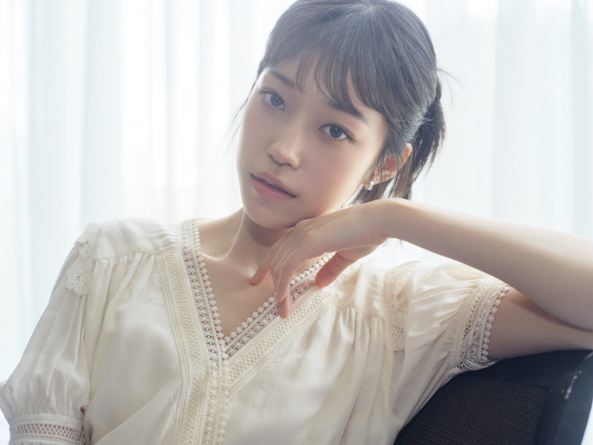 【俳優 ノ・ユンソ】まぶしい笑顔に透明感の肌。注目度No.1俳優に聞く美の秘訣