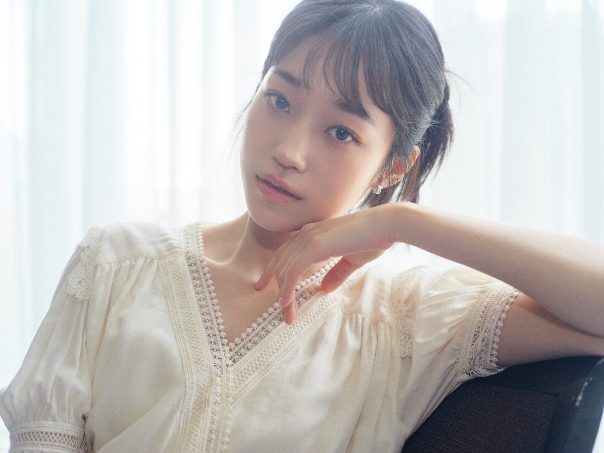 【俳優 ノ・ユンソ】まぶしい笑顔に透明感の肌。注目度No.1俳優に聞く美の秘訣