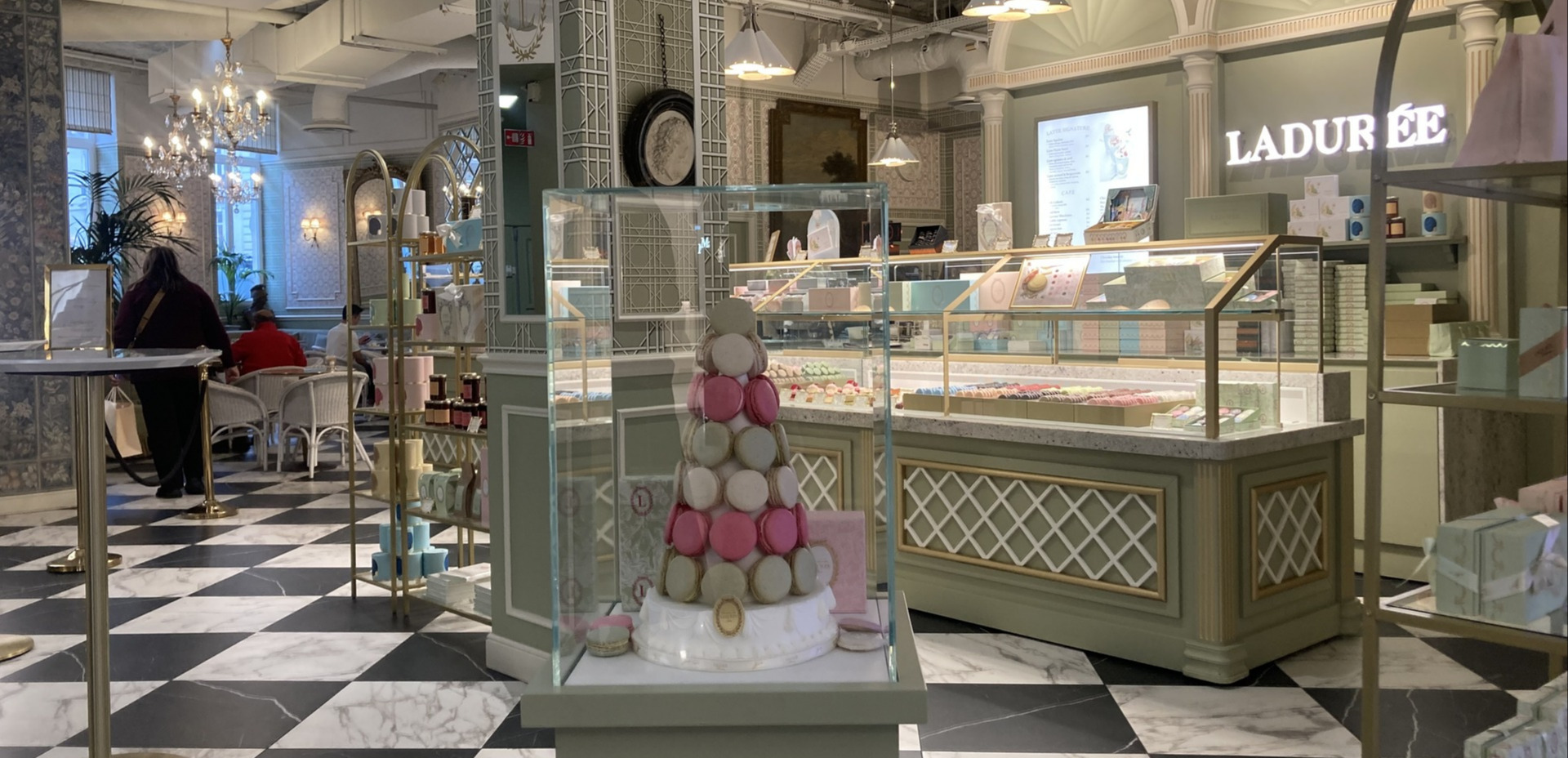 【パリからレポート】ラデュレにコラーゲン入りマカロン＆抹茶ラテが登場！