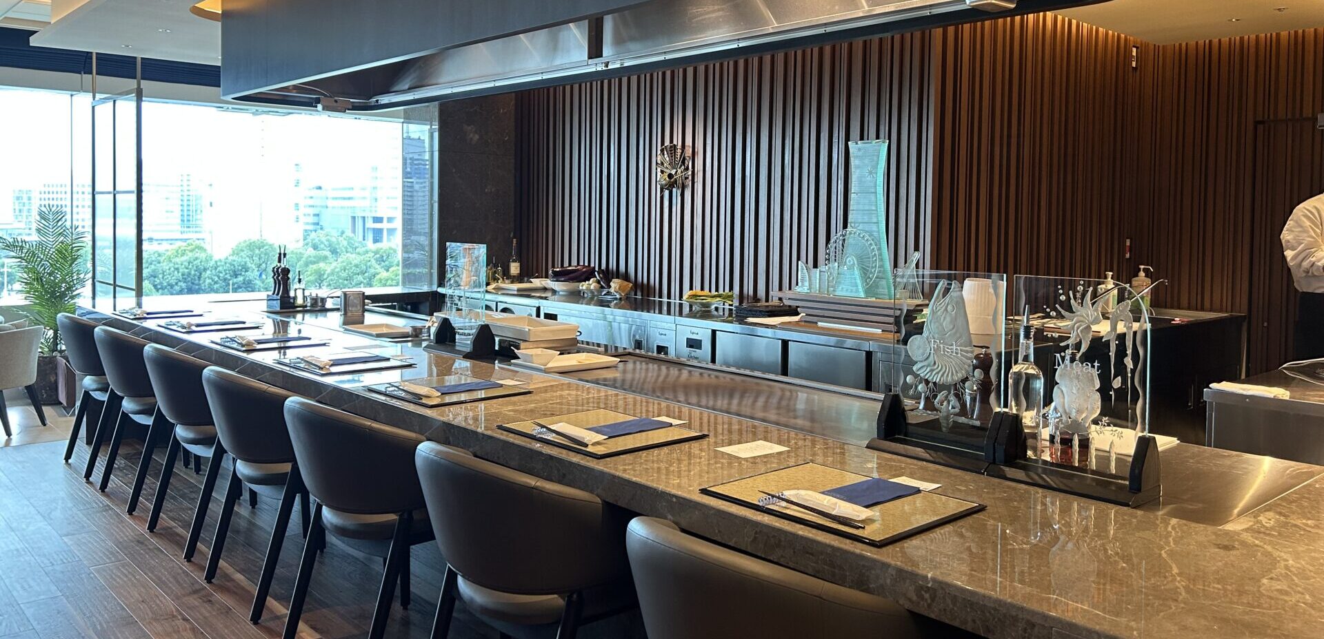 【BAY GRILL】みなとみらいを眺めながら堪能するホテルクオリティのおもてなしと美食