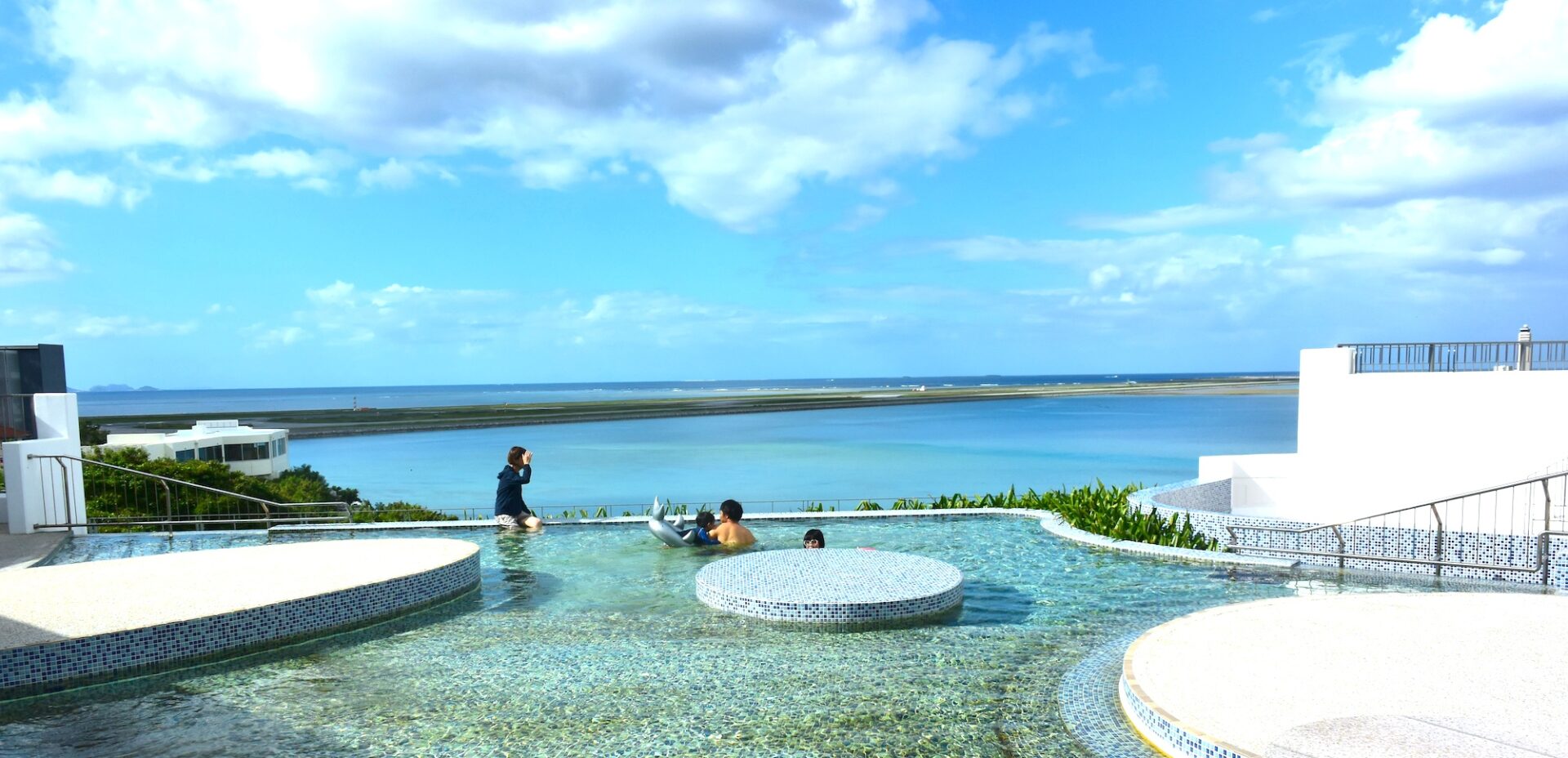 沖縄の海と風にひたる。STORYLINE 瀬長島で過ごす“気ままな島時間”