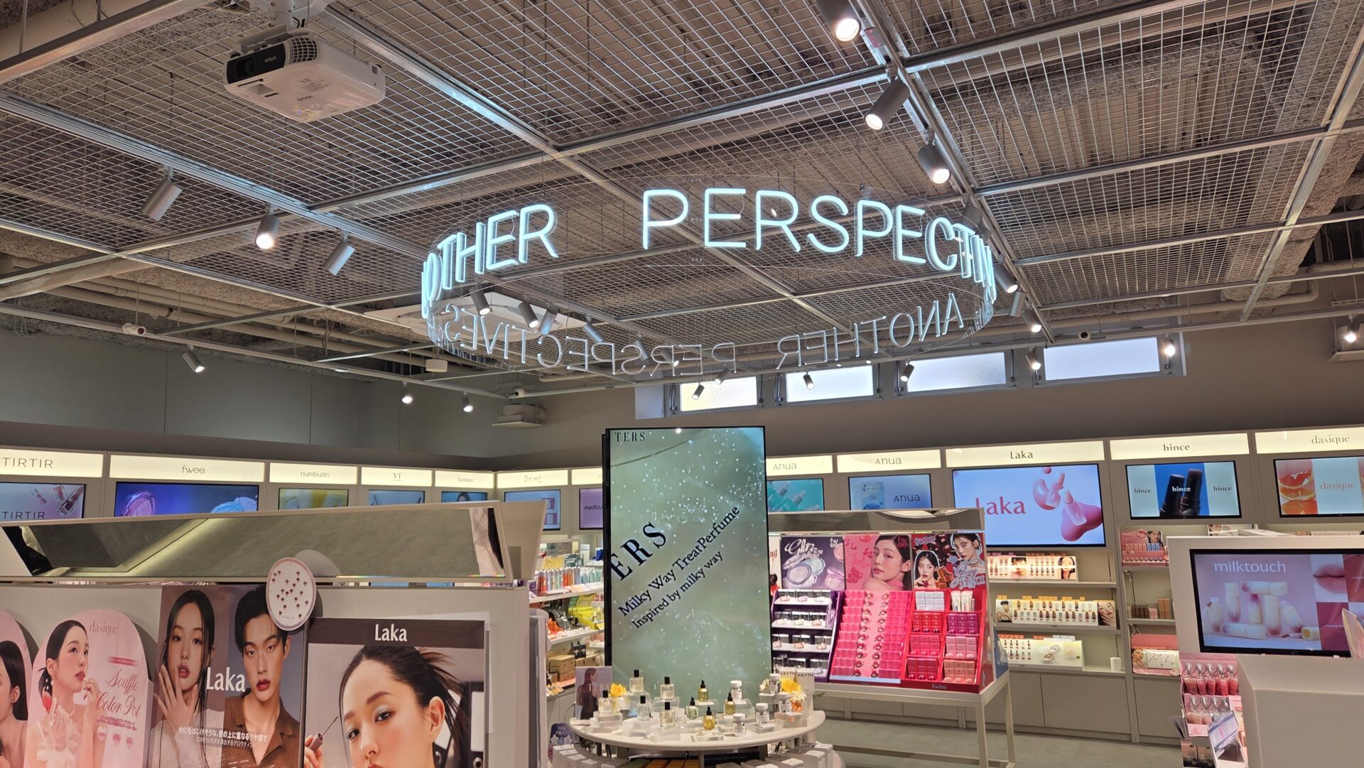 【新大久保イチの品揃え】欲しいコスメはここにある！A:PERSがオープン