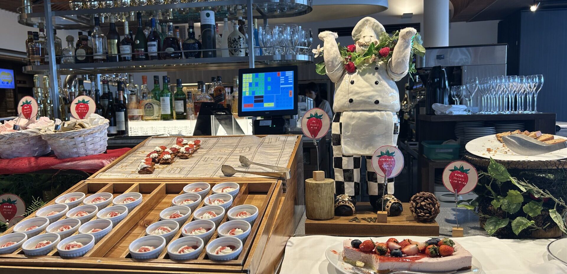 【新丸ビル】新鮮野菜と苺ビュッフェをまとめて楽しむ「AWKitchen」の欲張りランチ