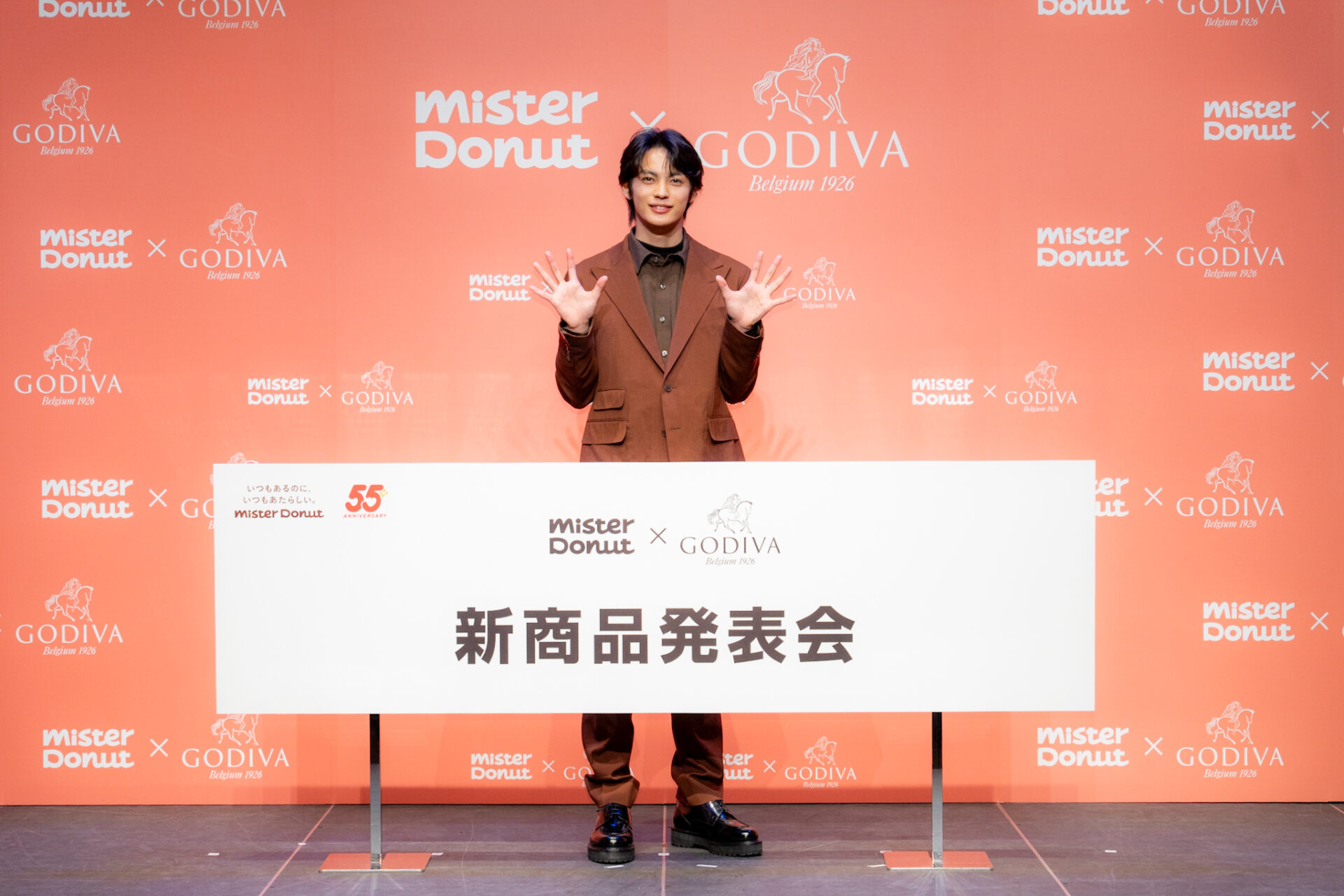 Mister Donut×GODIVAのアニバーサリーコレクション発表会に神尾楓珠さんが登場！