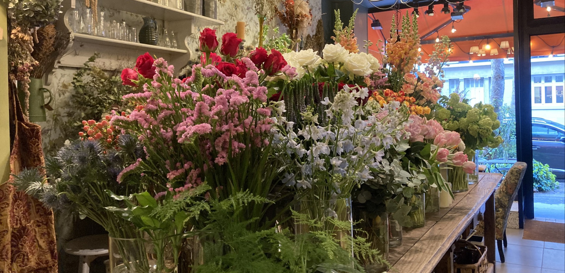 花とコーヒーに癒やされる。パリ発「フローリストカフェ」という新習慣