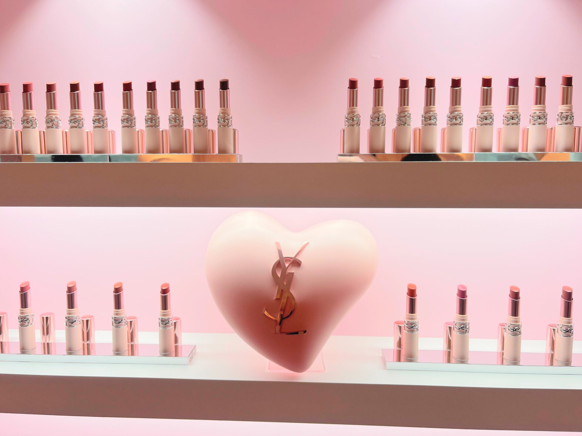 【ポップアップ】イヴ・サンローラン新作リップを体験。表参道に現れた“秘密のホテル”とは