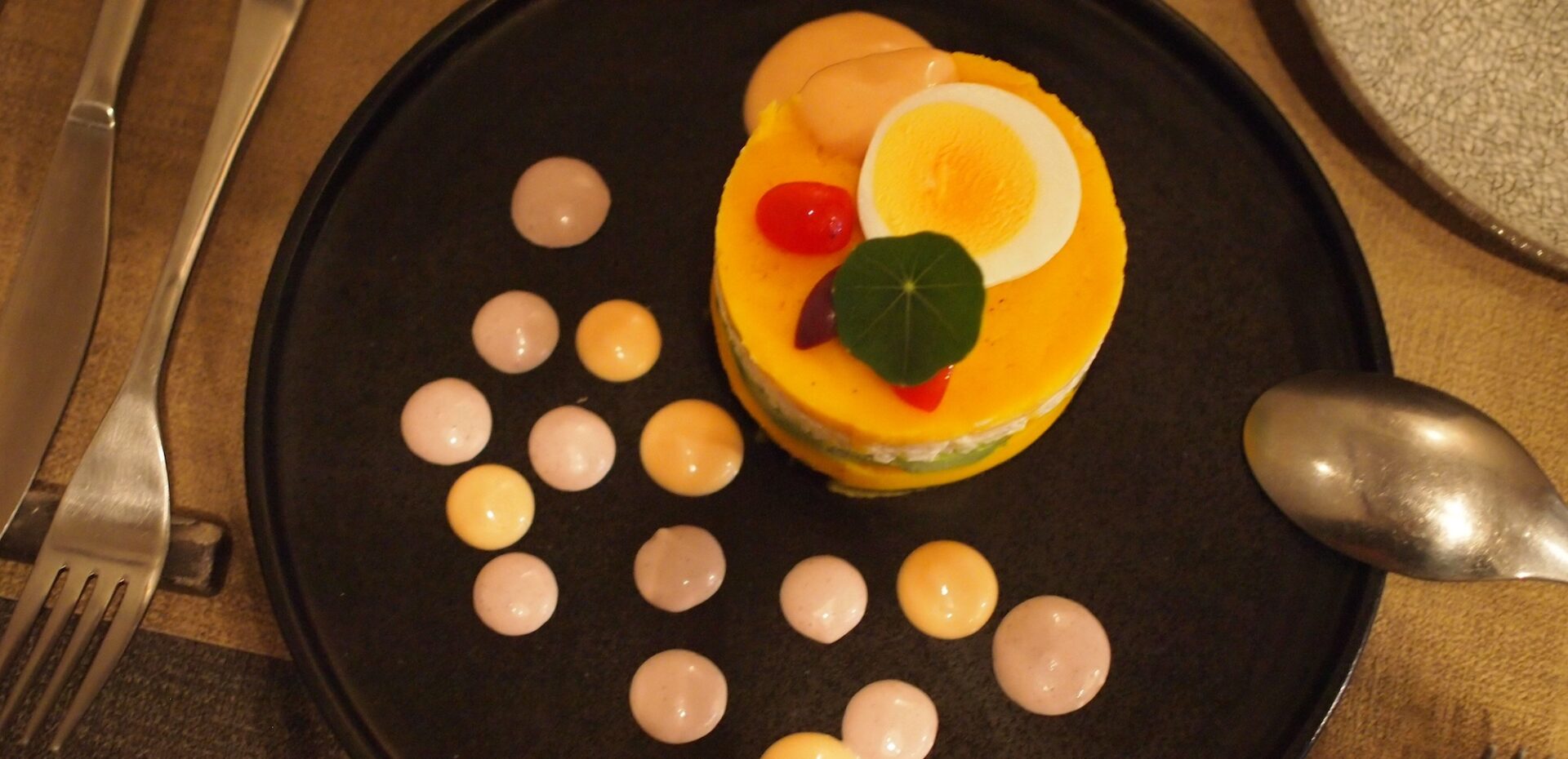 南米の風を感じる。ペルー料理「AKOWA」で味わうランチコース