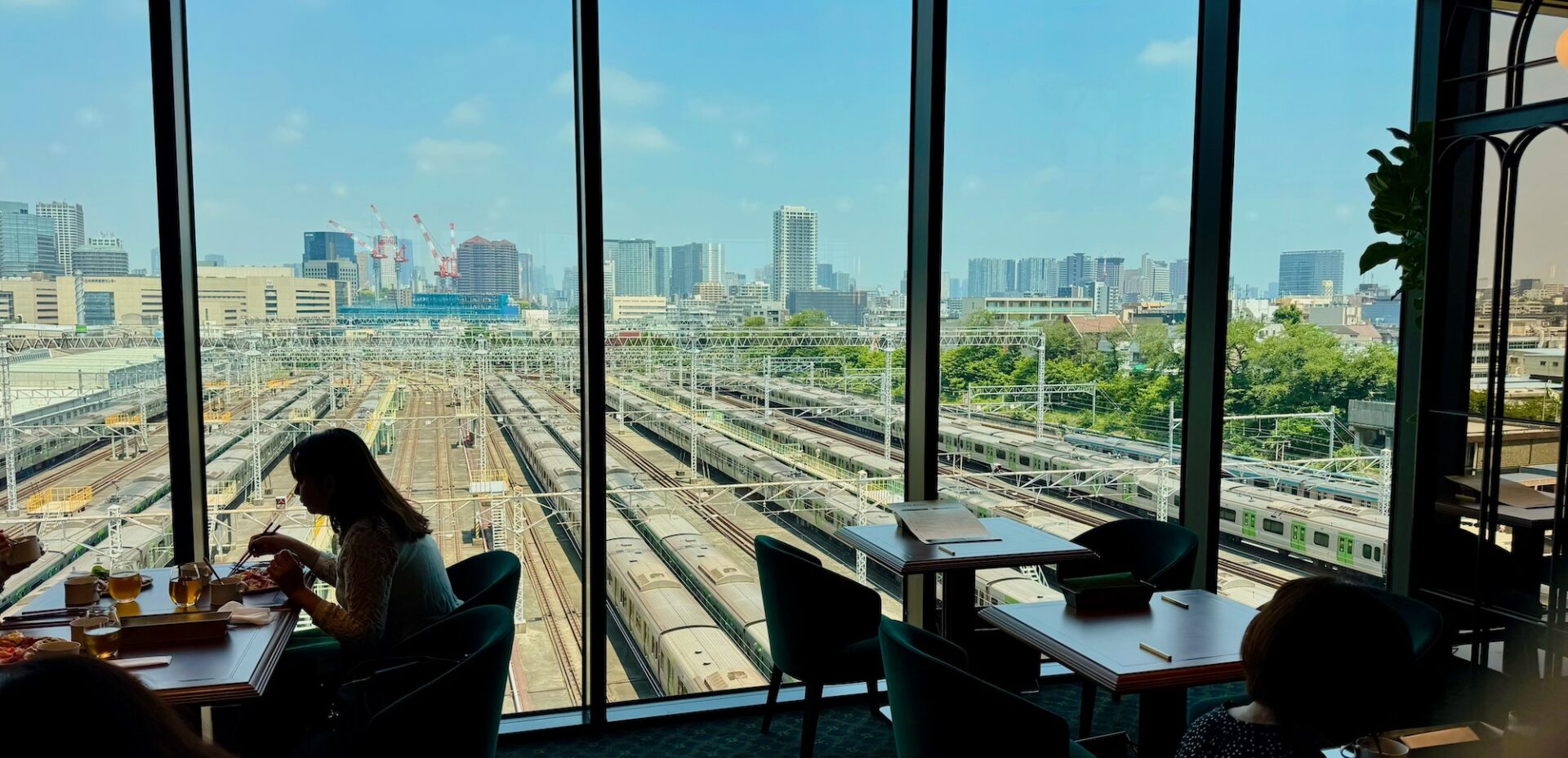 OIMACHI TRACKSで見つけた“今行きたい”ご褒美ランチ【The TAILOR YARD MAIN DINING】