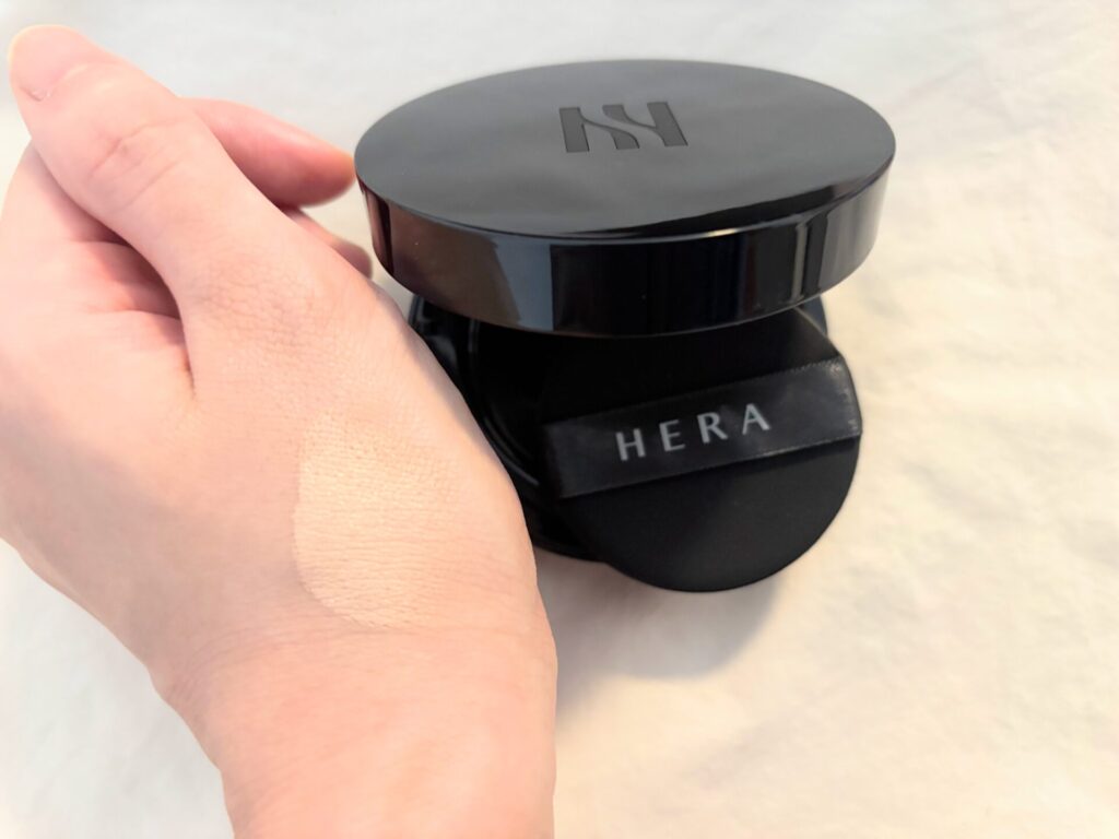HERA「ブラック クッション ファンデーション」