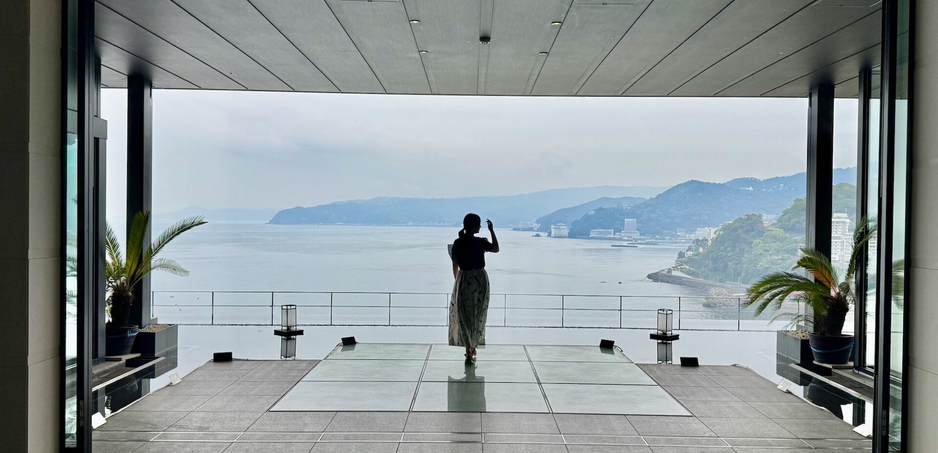 曇り空さえ、美しい思い出になる。海と空に心をほどく「ホテルハーヴェスト熱海伊豆山」の贅沢な時間