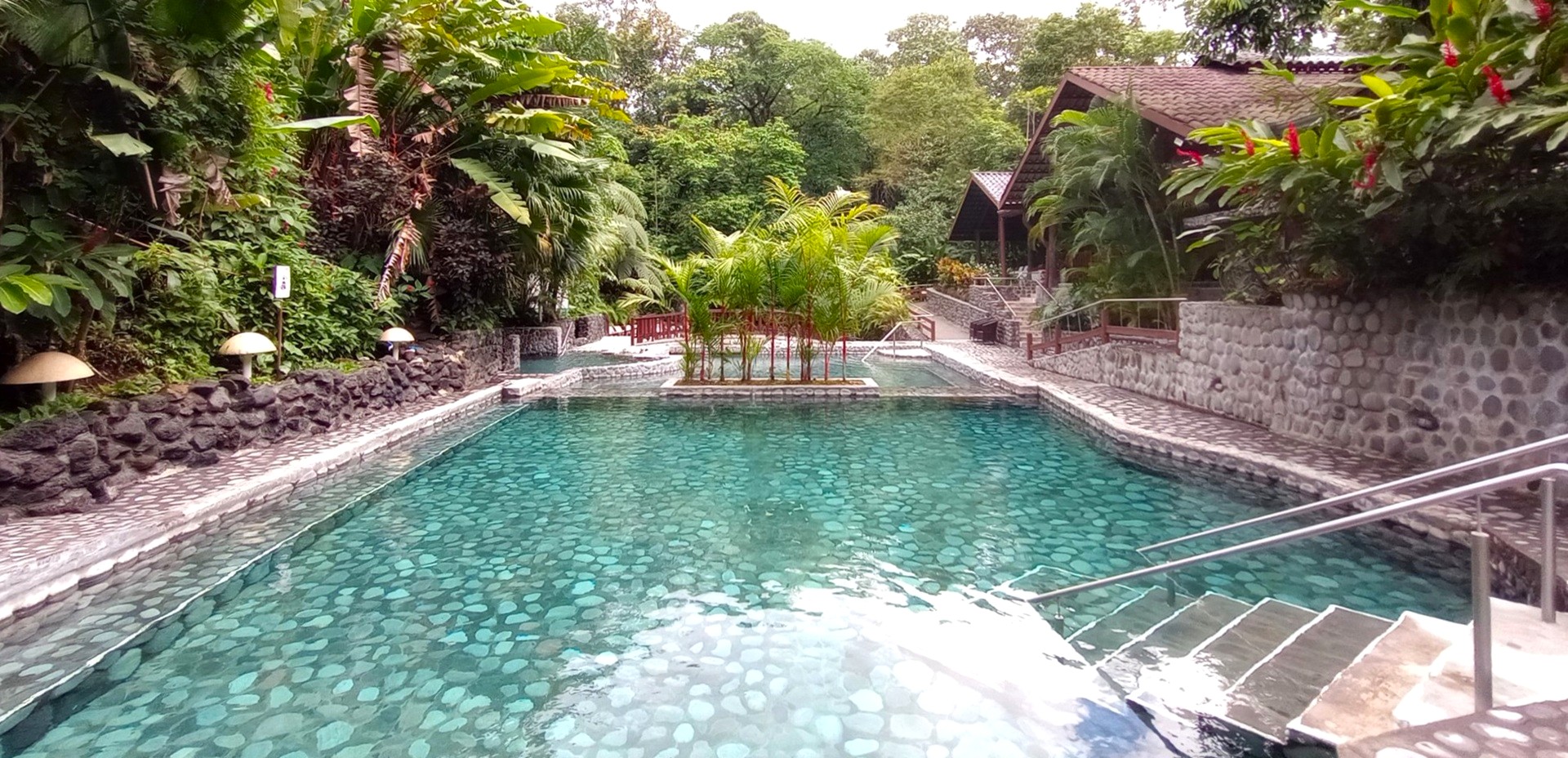 【コスタリカ】アレナル火山の麓に佇む「Ecotermales Fortuna」で、地球と私に優しい時間